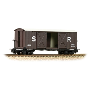 393-028 Bogie Covered Goods Wagon SR Brown (image for) 393-028 Bogie Covered Goods Wagon SR Brown