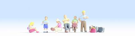 15228 Family At the Station (Pack of 6) (image for) 15228 Family At the Station (Pack of 6)