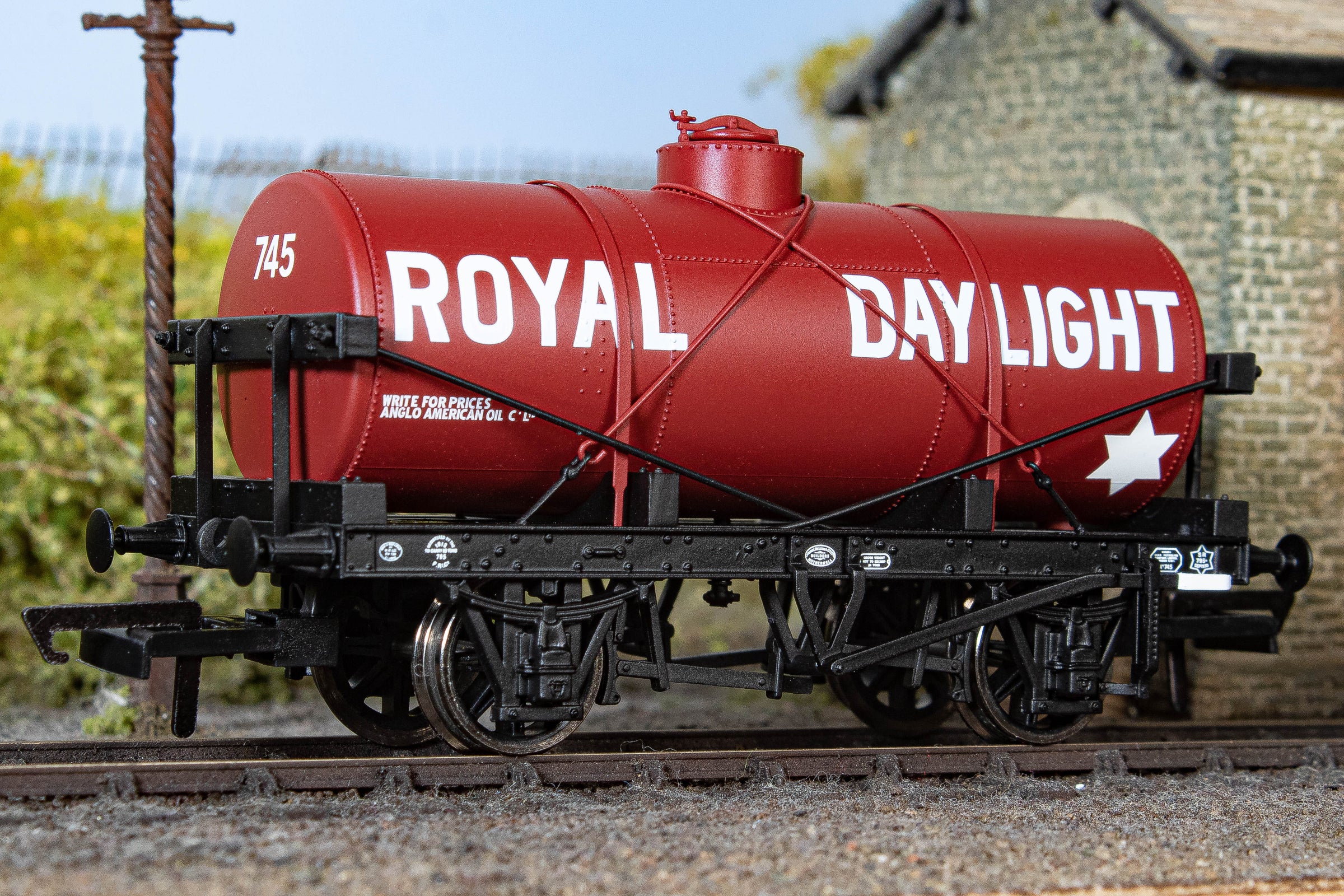 OR76TK2010 12T Tank Wagon - Royal Daylight No.745 (image for) OR76TK2010 12T Tank Wagon - Royal Daylight No.745