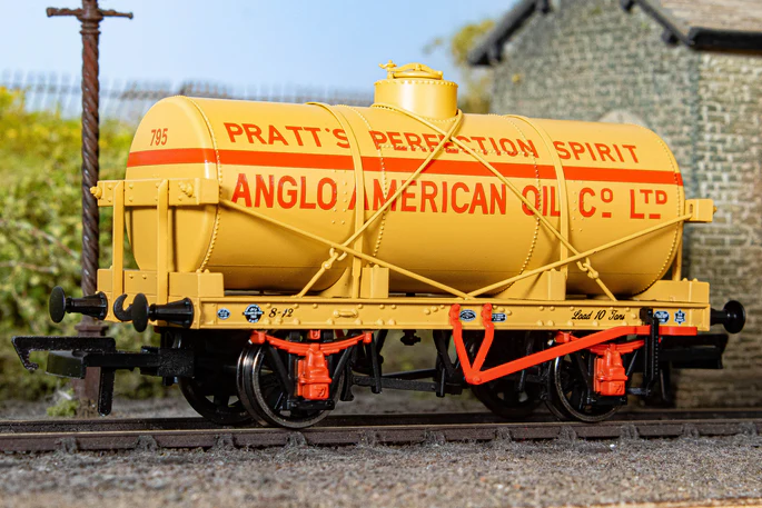 OR76TK2011 12T Tank Wagon - Pratt's Perfection Spirit No.795 (image for) OR76TK2011 12T Tank Wagon - Pratt's Perfection Spirit No.795