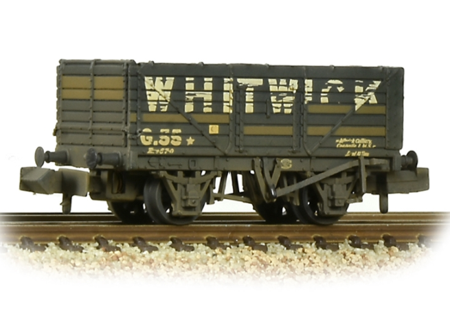 377-094 7 Plank End Door Whitwick with load (image for) 377-094 7 Plank End Door Whitwick with load