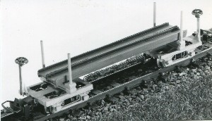 DM26 Two Hudson Single Bolster Wagons with 'H' Girder Load (image for) DM26 Two Hudson Single Bolster Wagons with 'H' Girder Load