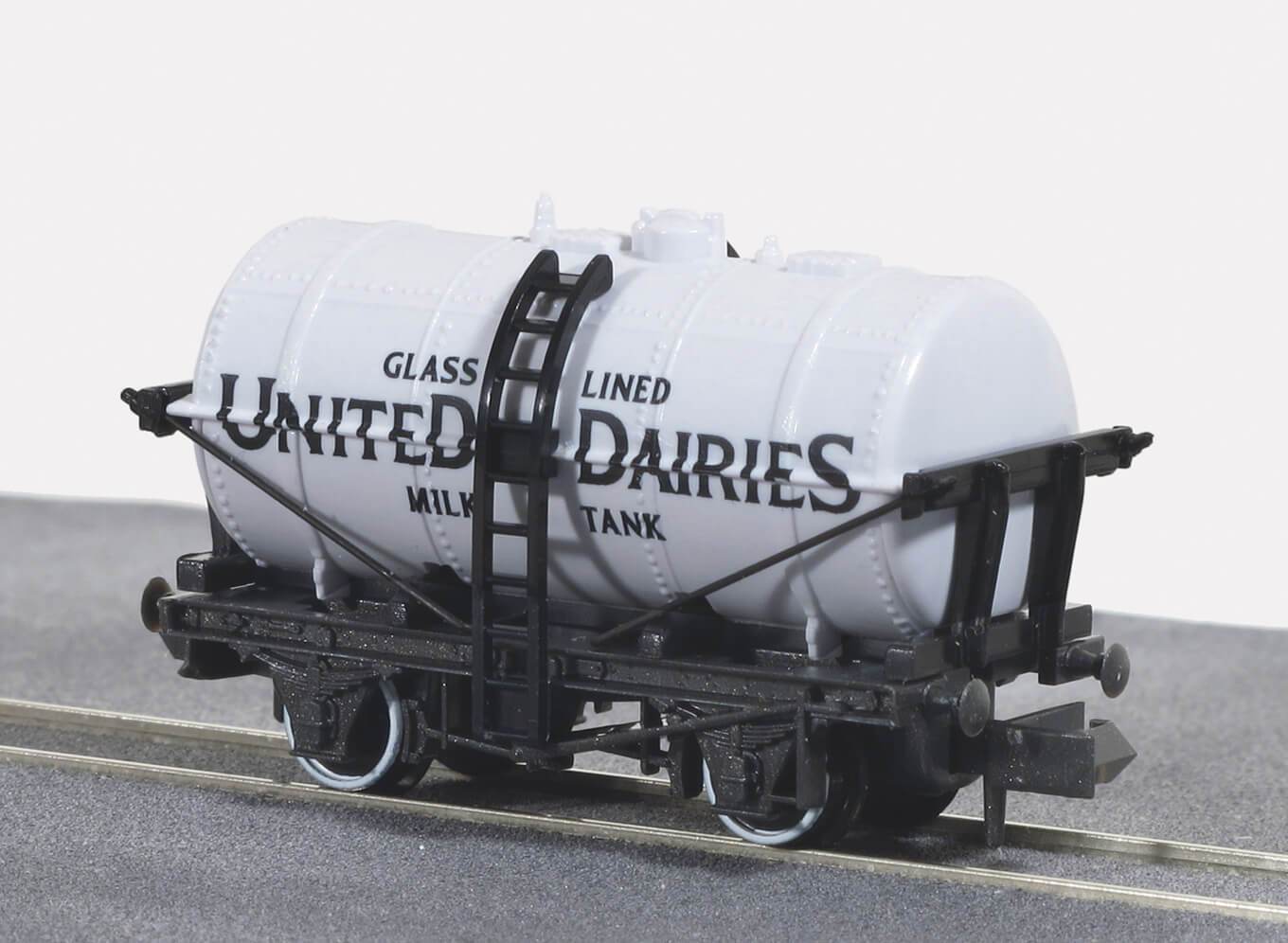 NR-P167 10t milk tank wagon United Dairies (image for) NR-P167 10t milk tank wagon United Dairies