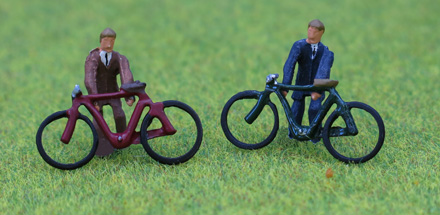 PDZ08 PD Marsh OO Gauge Painted Cyclists (image for) PDZ08 PD Marsh OO Gauge Painted Cyclists