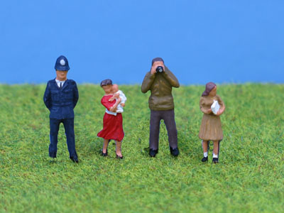PDZ2 PD Marsh OO Gauge Painted Standing People (image for) PDZ2 PD Marsh OO Gauge Painted Standing People