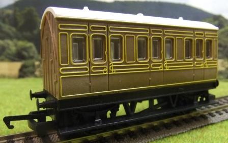 R4674 4 Wheeled Coach LNER (image for) R4674 4 Wheeled Coach LNER
