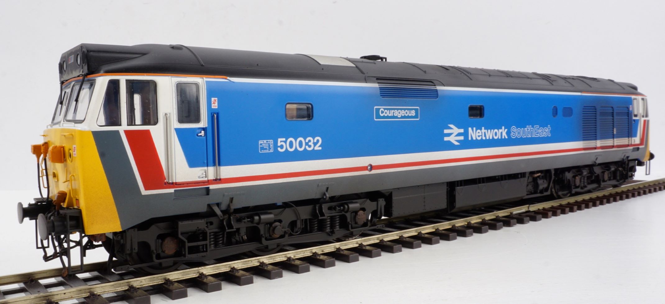 4038 Class 50 Network South East Courageous (Weathered) (image for) 4038 Class 50 Network South East Courageous (Weathered)