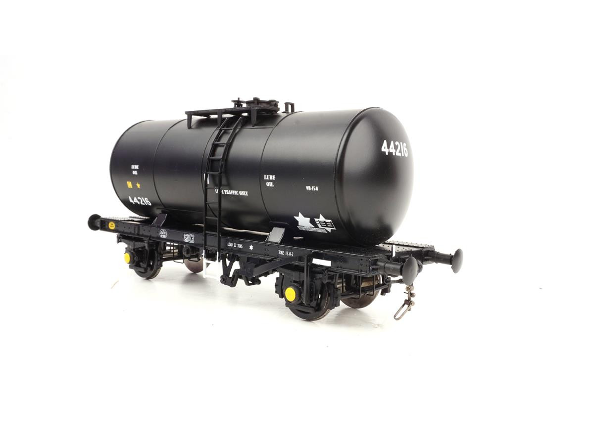 1019 35T B TANK WAGON ESSO BLACK 'LUBE TRAFFIC ONLY' (image for) 1019 35T B TANK WAGON ESSO BLACK 'LUBE TRAFFIC ONLY'