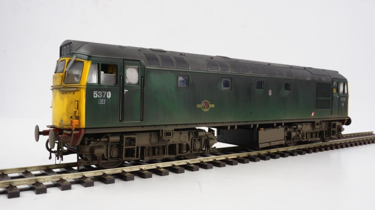 2771 CLASS 27 5370 BR PLAIN GREEN FULL YELLOW ENDS WEATHERED (image for) 2771 CLASS 27 5370 BR PLAIN GREEN FULL YELLOW ENDS WEATHERED