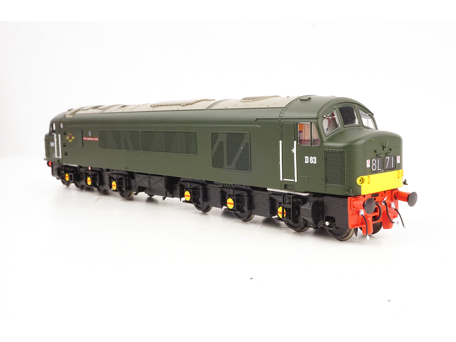 45102 Class 45 D63 'Royal Innisklling Fusilier' BR Economy Green (image for) 45102 Class 45 D63 'Royal Innisklling Fusilier' BR Economy Green