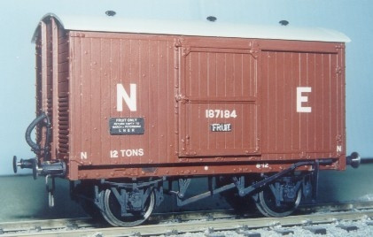 PS46 LNER 12T FRUIT VAN KIT (image for) PS46 LNER 12T FRUIT VAN KIT