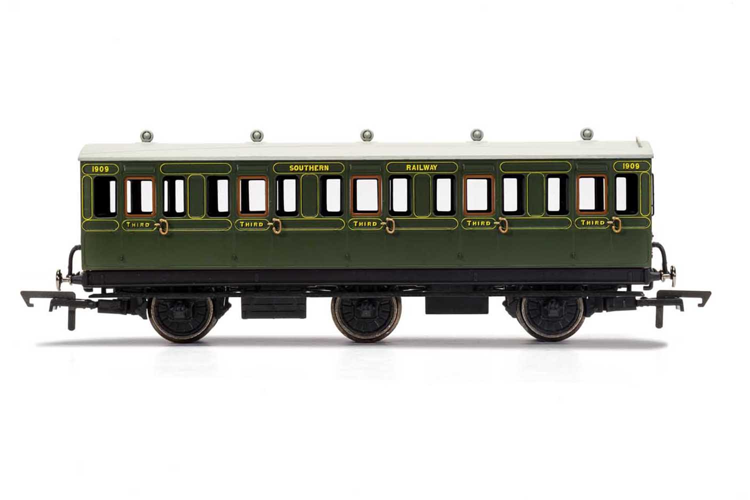 R40132A SR 6 wheel 3rd class coach WITH LIGHTS (image for) R40132A SR 6 wheel 3rd class coach WITH LIGHTS