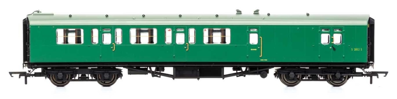 R4888A Bulleid 59' brake third corridor S2852S in BR green (image for) R4888A Bulleid 59' brake third corridor S2852S in BR green