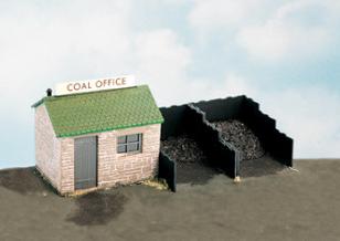 SS15 Coal Yard & Hut, includes plastic 'coal' (image for) SS15 Coal Yard & Hut, includes plastic 'coal'