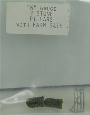 2 stone pillars with farm gate N gauge (image for) 2 stone pillars with farm gate N gauge
